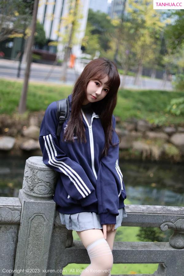   [XiuRen]高清写真图 2023.12.08 No.7784 韩系学妹 短裙美腿第13张图片